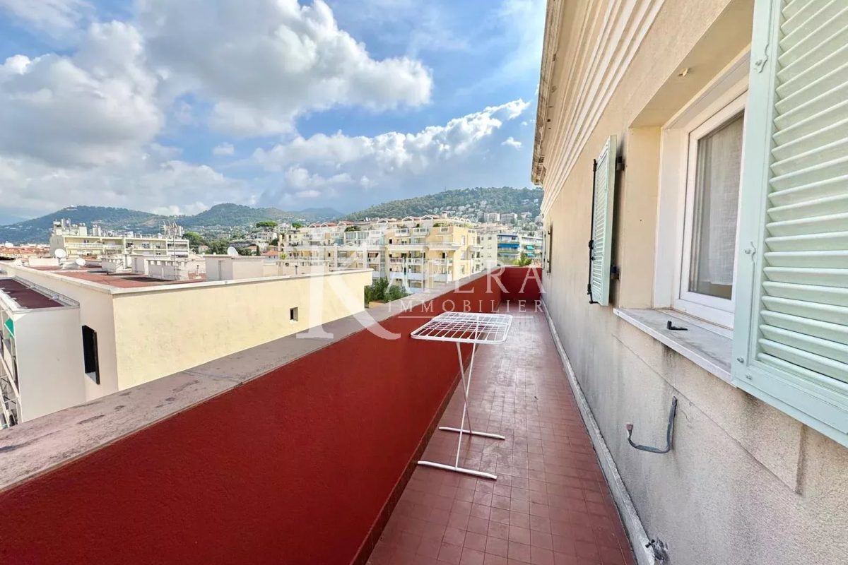 LOCATION MEUBLÉE 10 MOIS – NICE LE PORT – 2P 48M² AVEC TERRASSE ET VUE MER PANORAMIQUE