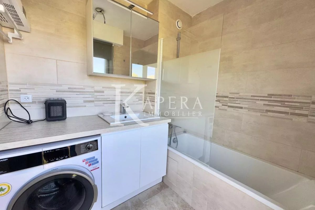 LOCATION MEUBLEE STUDIO 20M² - NICE CORNICHE FLEURIE - CALME - VUE DEGAGEE JARDINS - PISCINE