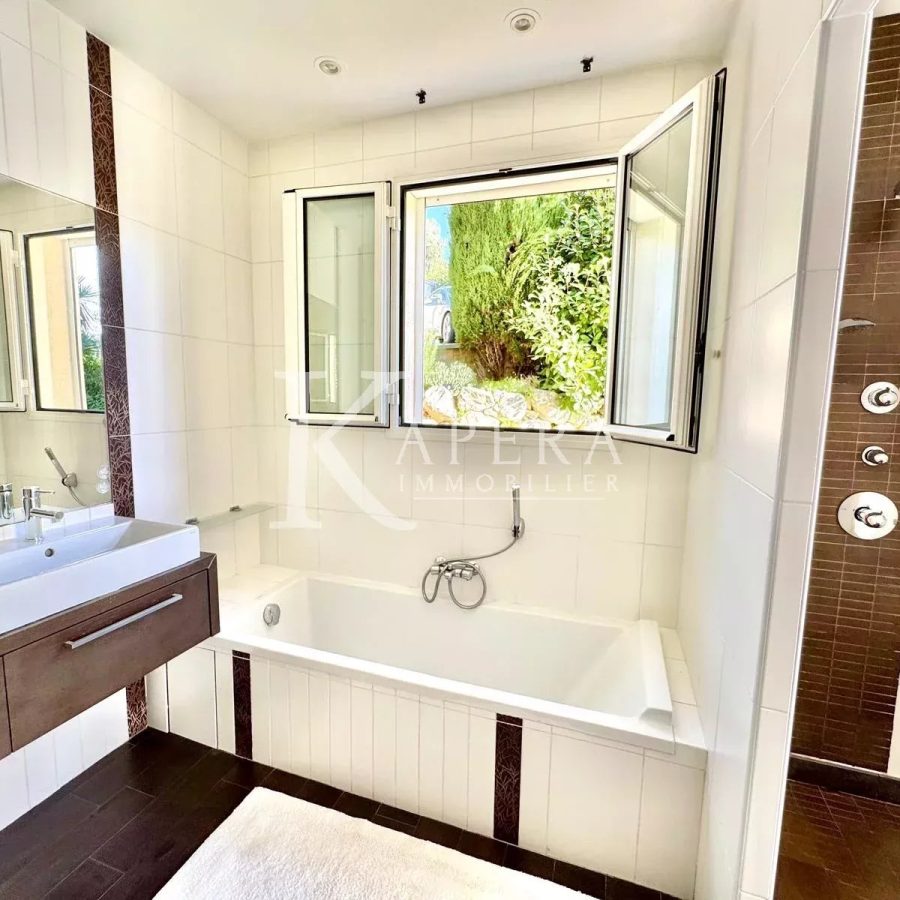 VENTE VILLA D'ARCHITECTE 6P 203M² DANS DOMAINE PRIVE - FALICON