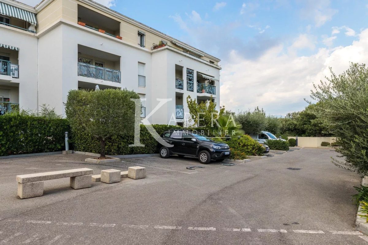 VENTE 3P 70M2 - SAINT LAURENT DU VAR/RASCAS - TERRASSE - GARAGE