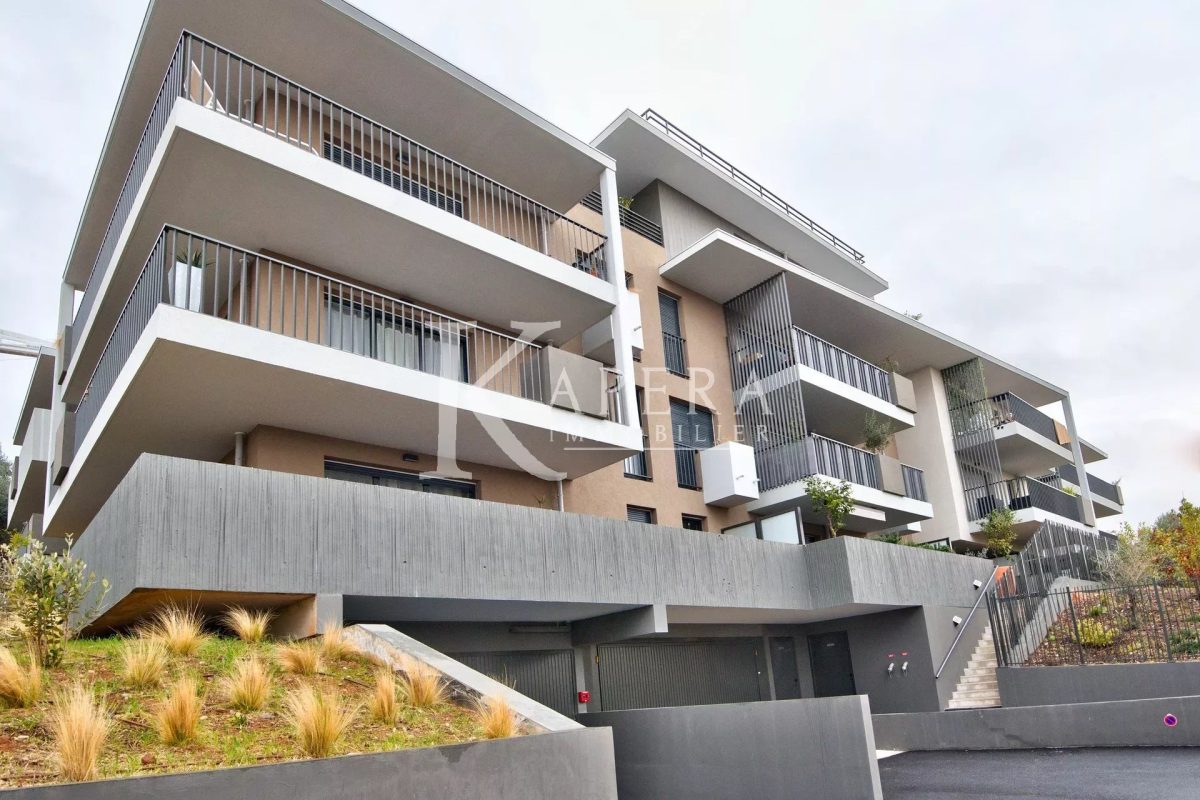 VENTE 2P 41M² - SAINT LAURENT DU VAR/LES PUGETS - TERRASSE - PARKING