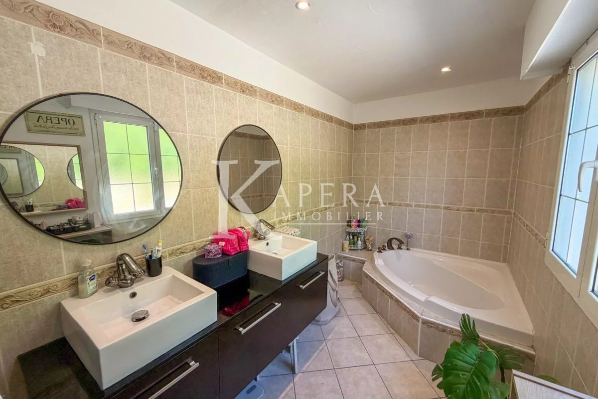 VENTE MAISON 8P 233M2 - CAGNES SUR MER/LES COLLETTES - PISCINE