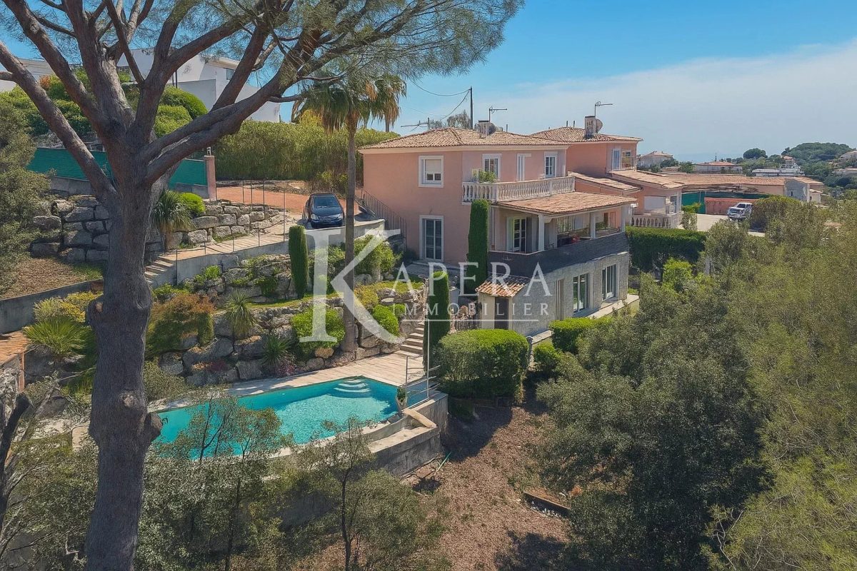 VENTE MAISON 8P 233M2 - CAGNES SUR MER/LES COLLETTES - PISCINE