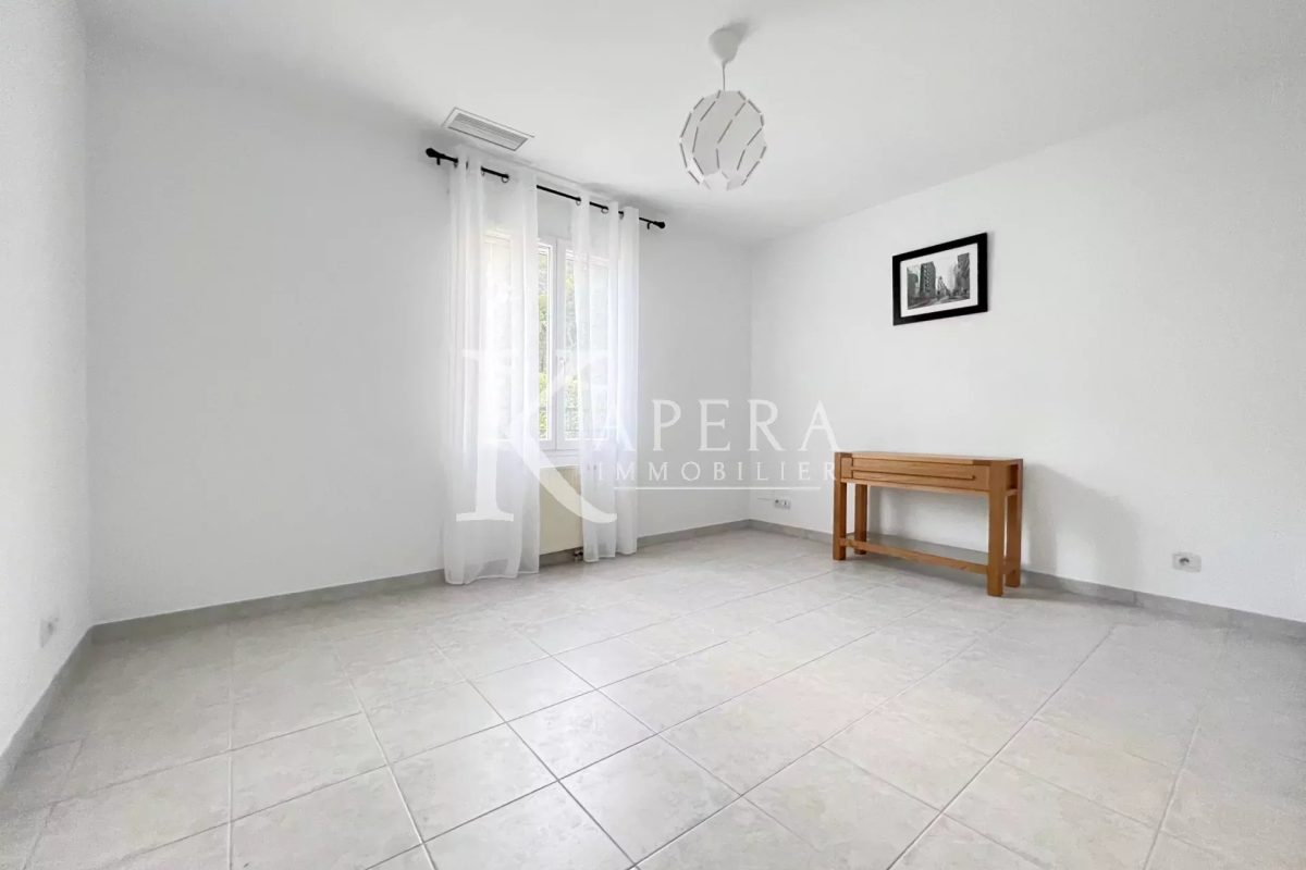 LOCATION VILLA 5P- VALBONNE-PISCINE