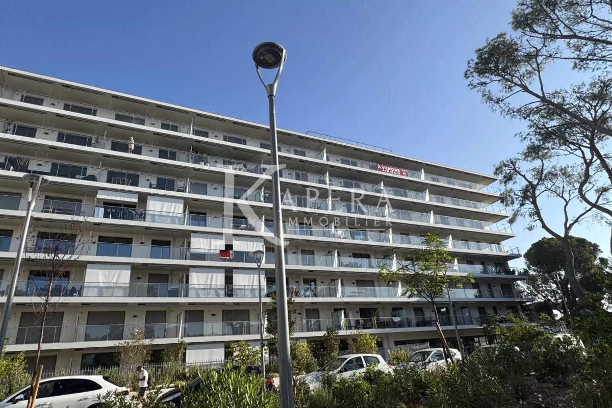 VENTE 3P 67M2 - SAINT LAURENT DU VAR/PORT - PARKINGS - TERRASSE