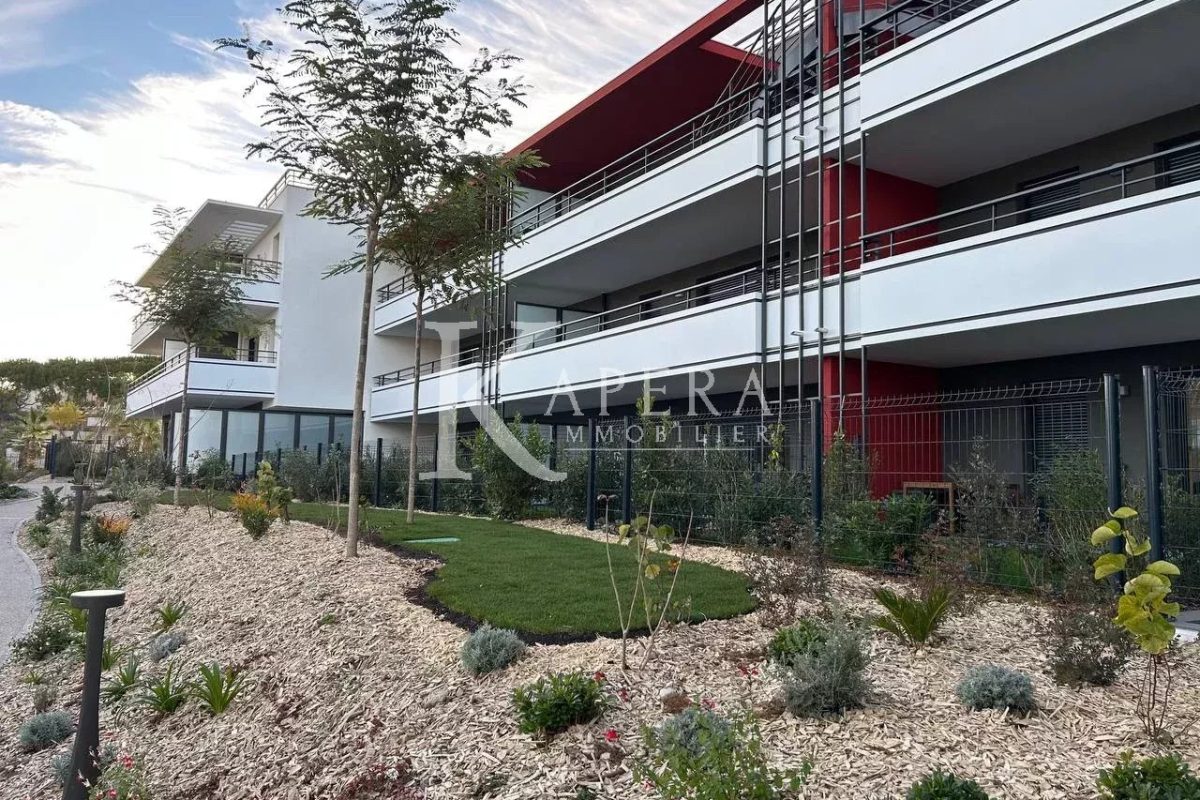 VENTE 3P 67M2 - VILLENEUVE LOUBET/VAUGRENIER - DOUBLE GARAGE - TERRASSE