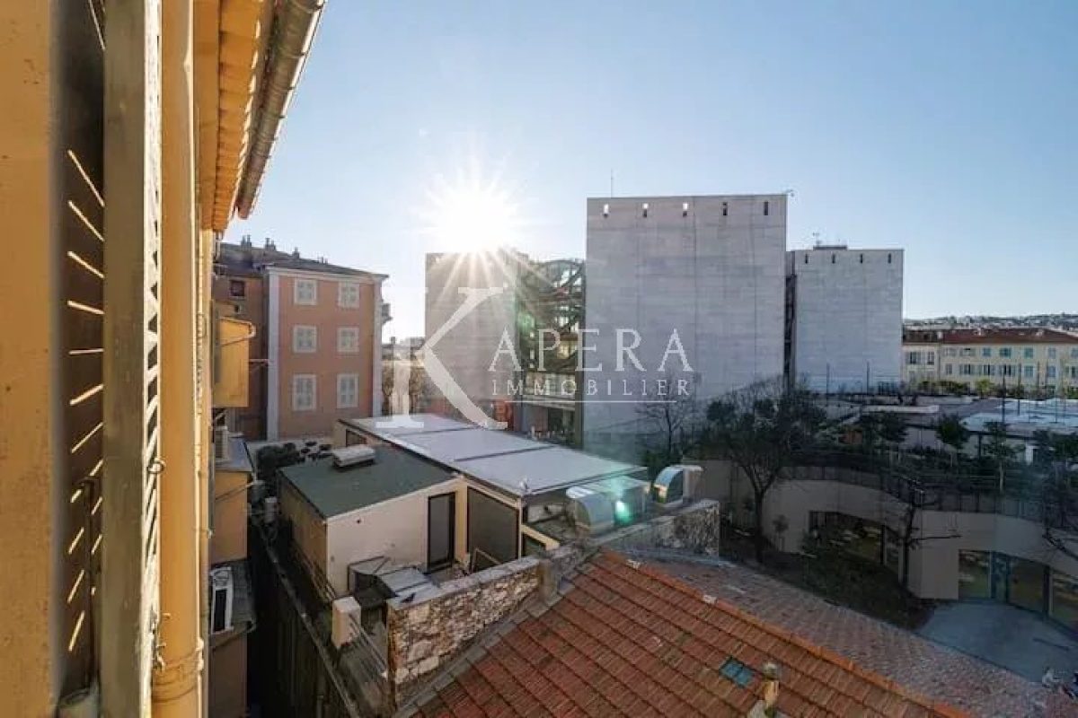LOCATION DUPLEX MEUBLÉ - PLACE GARIBALDI