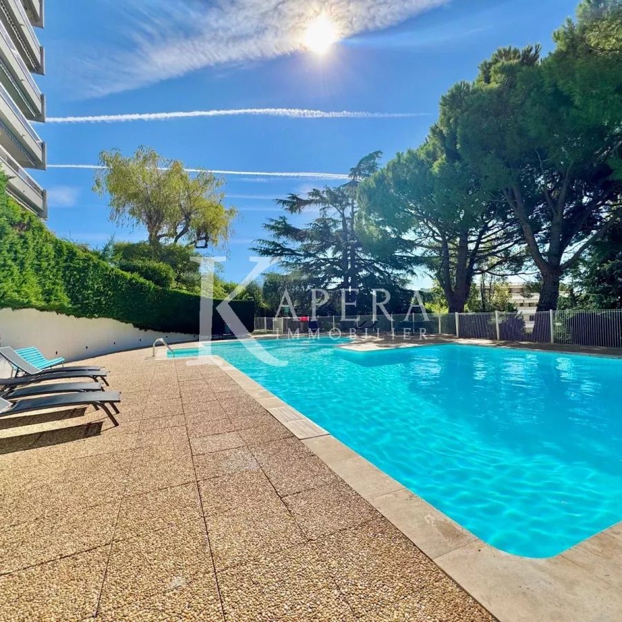 LOCATION MEUBLEE STUDIO 20M² - NICE CORNICHE FLEURIE - CALME - VUE DEGAGEE JARDINS - PISCINE