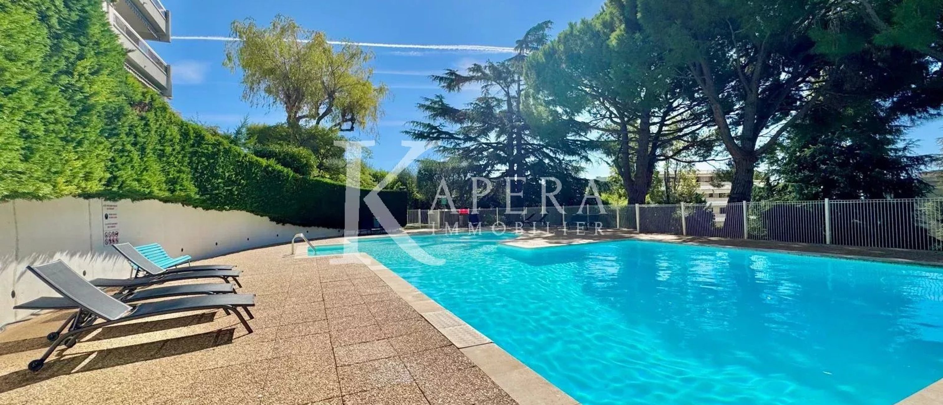 LOCATION MEUBLEE STUDIO 20M² - NICE CORNICHE FLEURIE - CALME - VUE DEGAGEE JARDINS - PISCINE