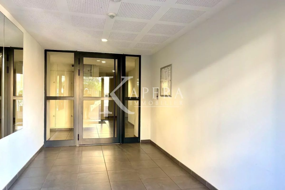 VENTE 2P 40M2 - VALLAURIS - CENTRE VILLE -  TERRASSE - PARKING